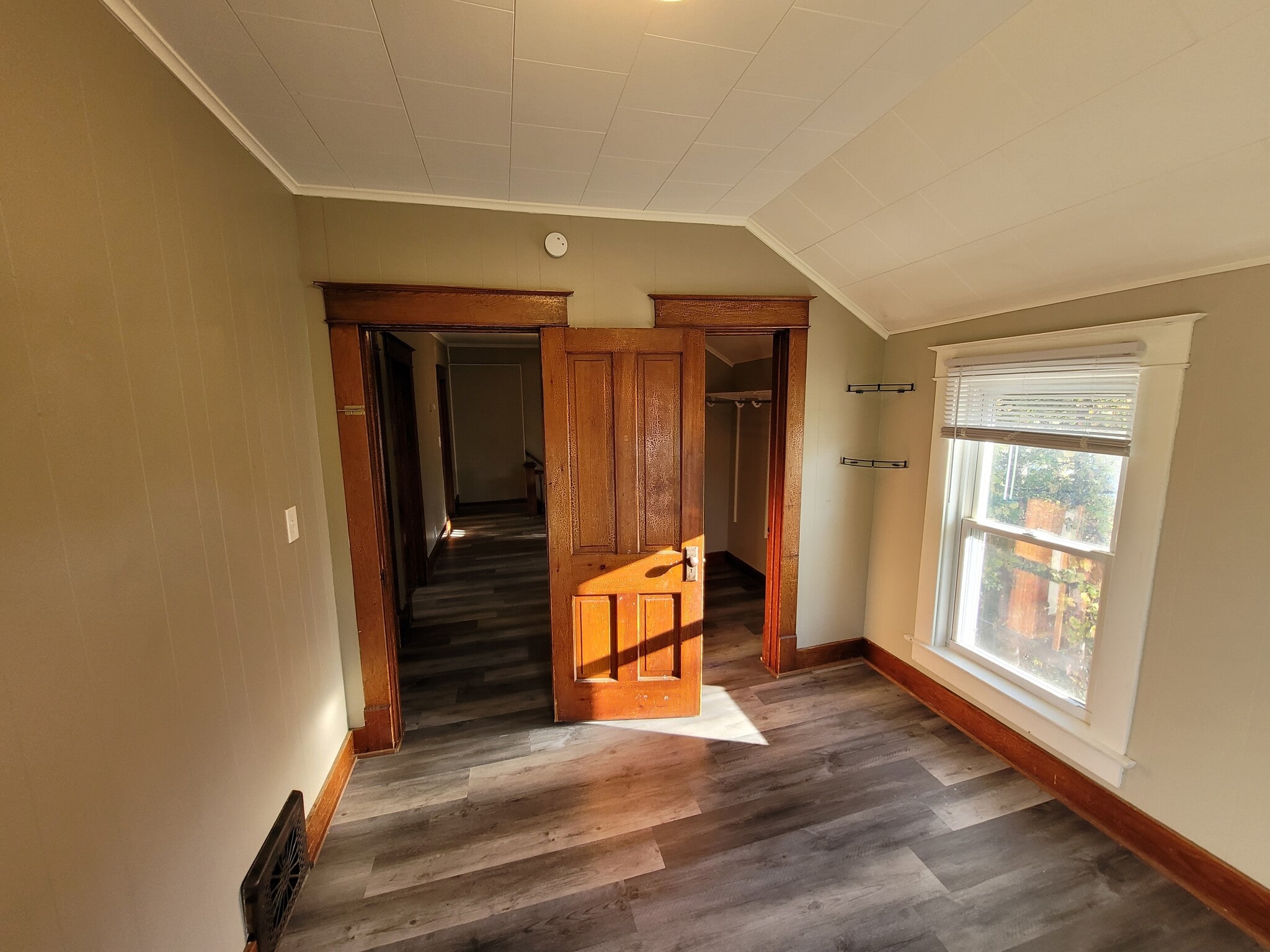 Building Photo - 818 6th Ave