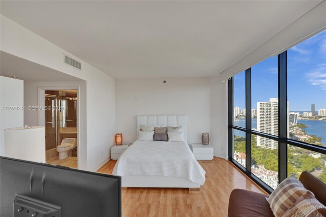 Building Photo - 2000 Island Blvd