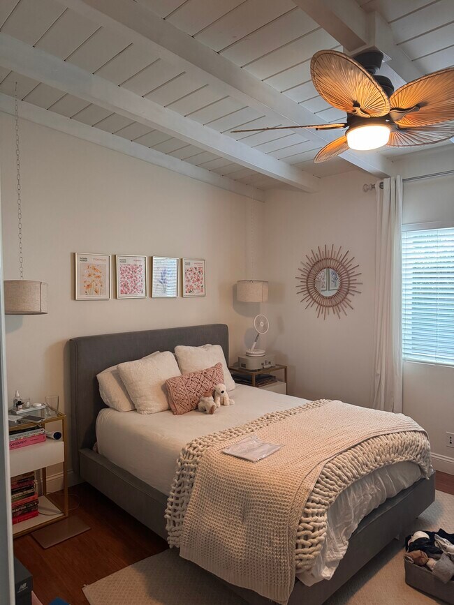 Building Photo - 332 21st St