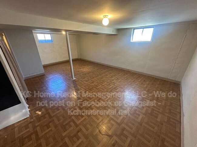 Building Photo - 5216 NE 44th St