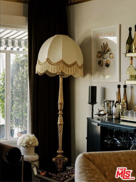 Building Photo - 1219 Sunset Plaza Dr Dr