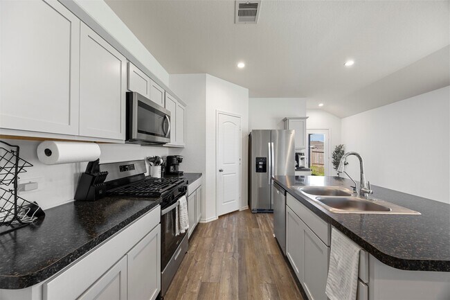 Building Photo - 5455 Desert Gln Dr