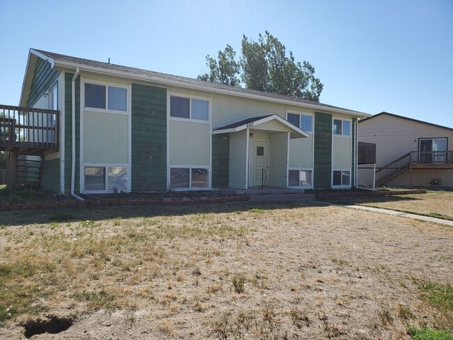 Building Photo - Garden level 2 bed, 1 bath apartment in Ch...