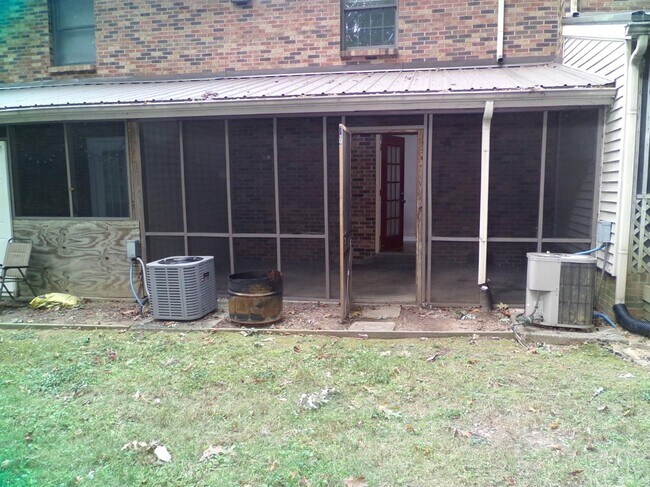 Building Photo - 244 Meadowview Dr