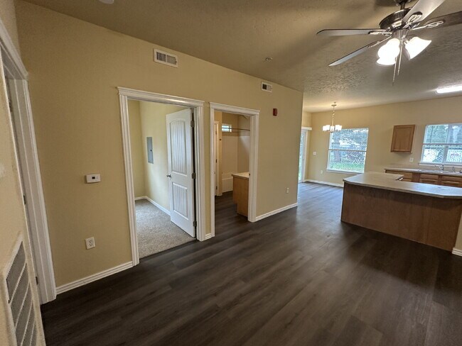 Building Photo - 10151 W Rifleman Ln