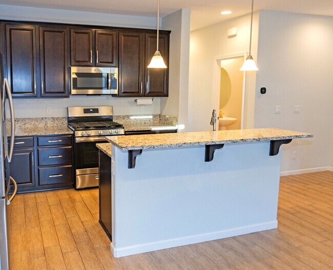 Building Photo - Great Townhome For Rent!