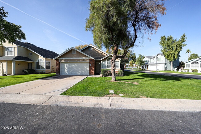 Building Photo - 214 S Rush Cir E