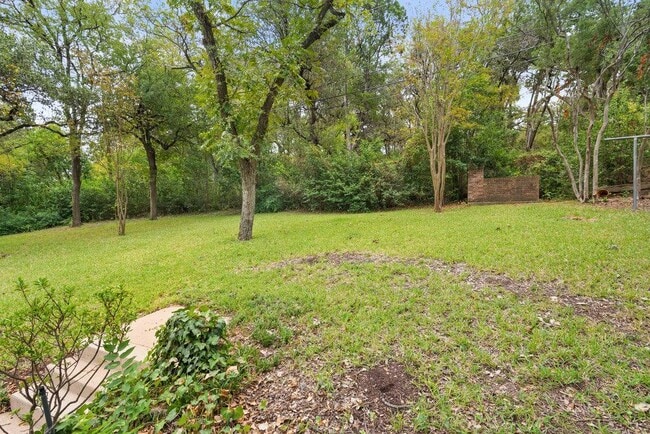 Building Photo - 1601 Cliffside Dr