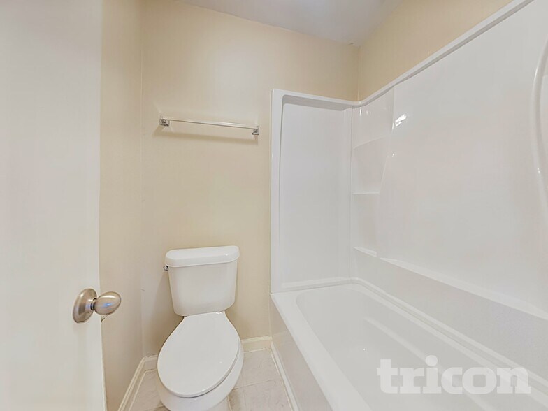 Building Photo - 3446 Edgecreek Dr
