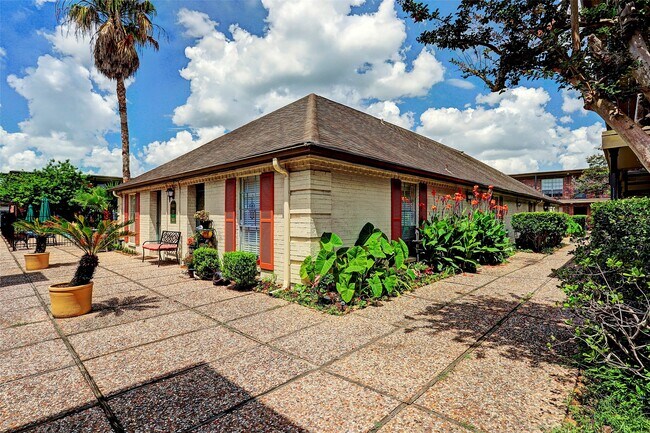 Building Photo - 11550 Chimney Rock Rd