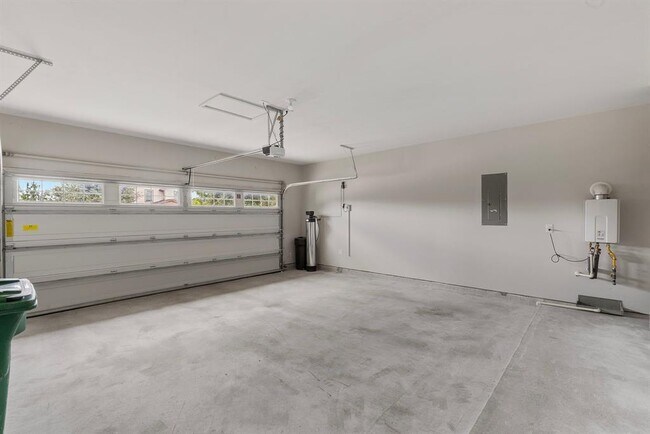 Building Photo - 12123 Parade Park Pl