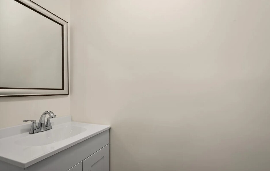 First level bathroom - 10512 Tidewater Plains Dr