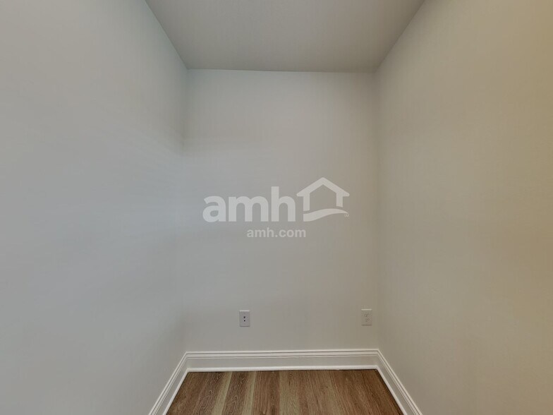 Building Photo - 9154 Henley Ave