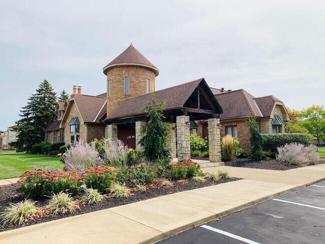 Building Photo - 2271 Hedgerow Road