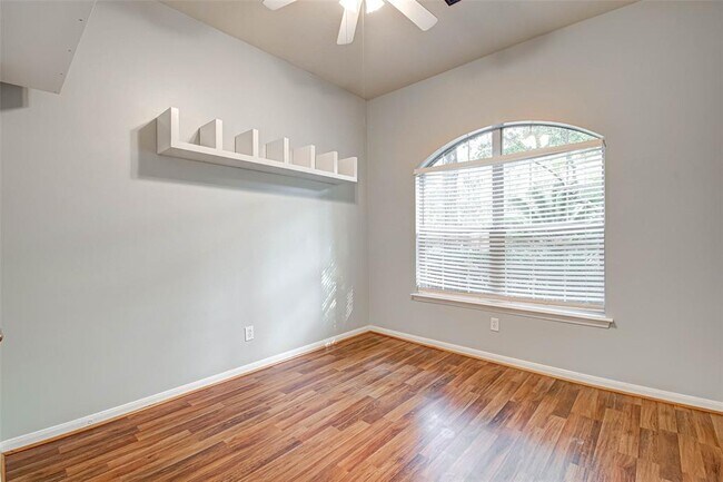 Building Photo - 18 Bonnaire Dr