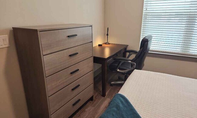 Building Photo - 11601 Domain Dr