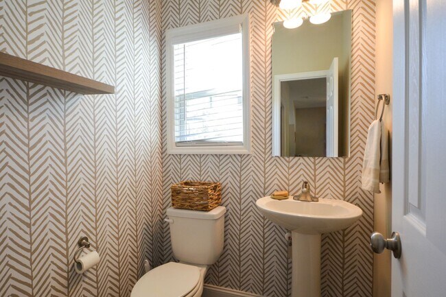 Building Photo - Beautiful 3 Bedroom Home in Everett's Creek Community