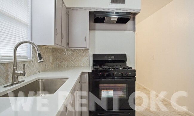 Building Photo - 132 W Jarman Dr