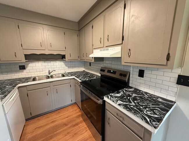 Building Photo - 209 Longstreet St
