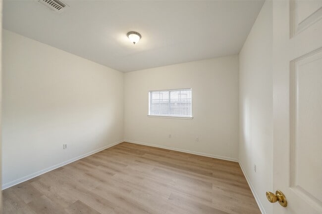 Building Photo - 5502 Finch St