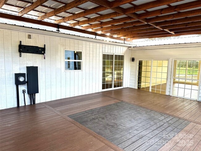 Building Photo - 2054 Hickory Hills Dr