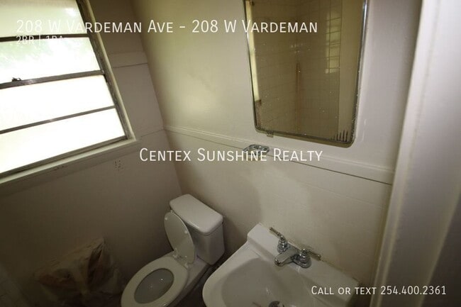 Building Photo - 208 W Vardeman Ave