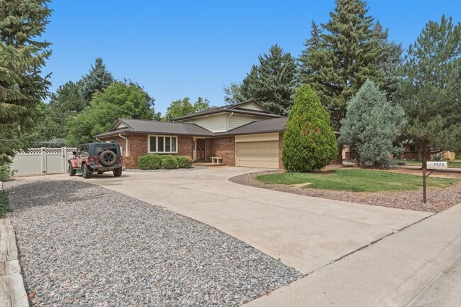 Building Photo - 7573 Lee Dr