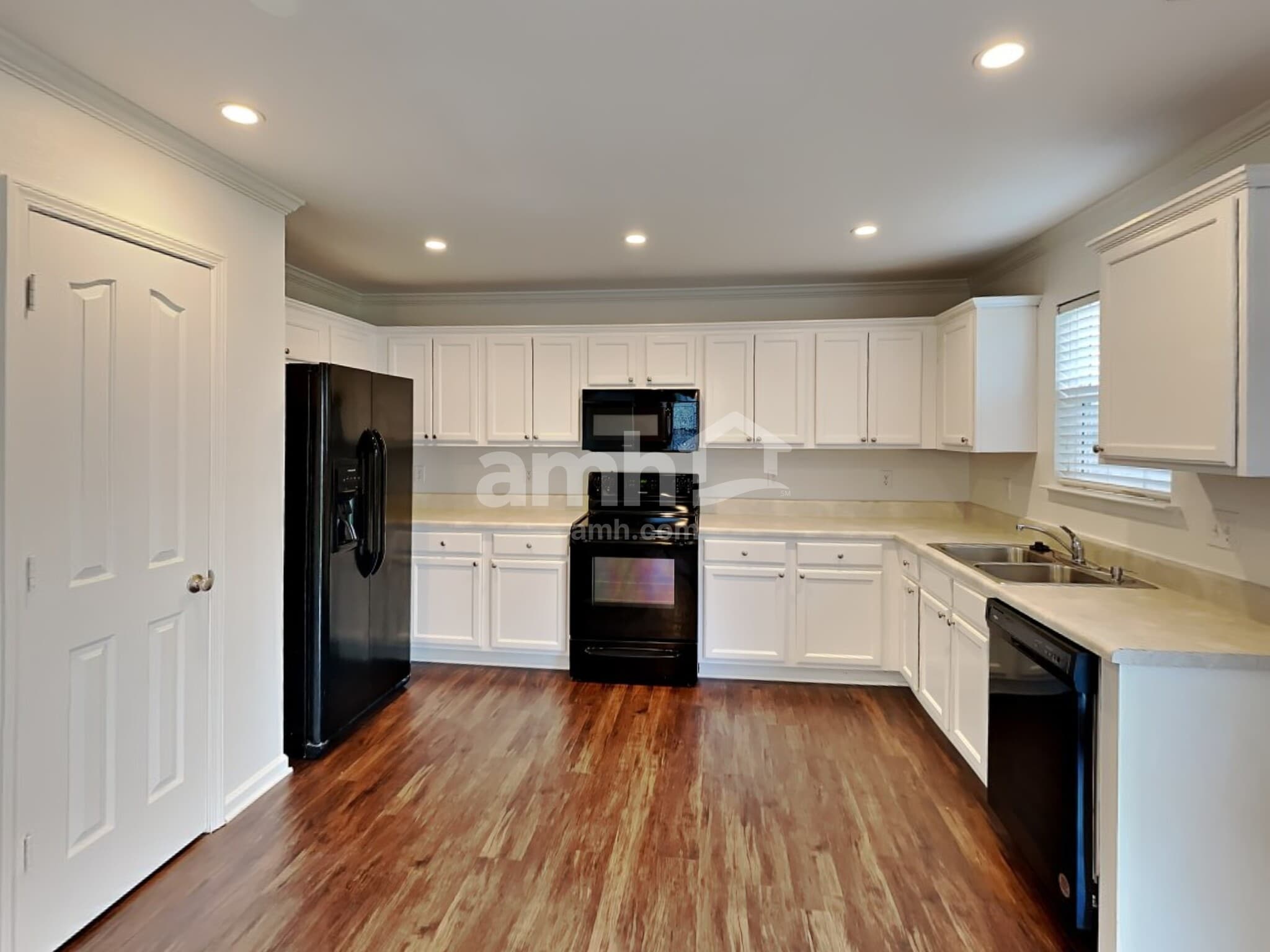 Building Photo - 704 Overlook Rd