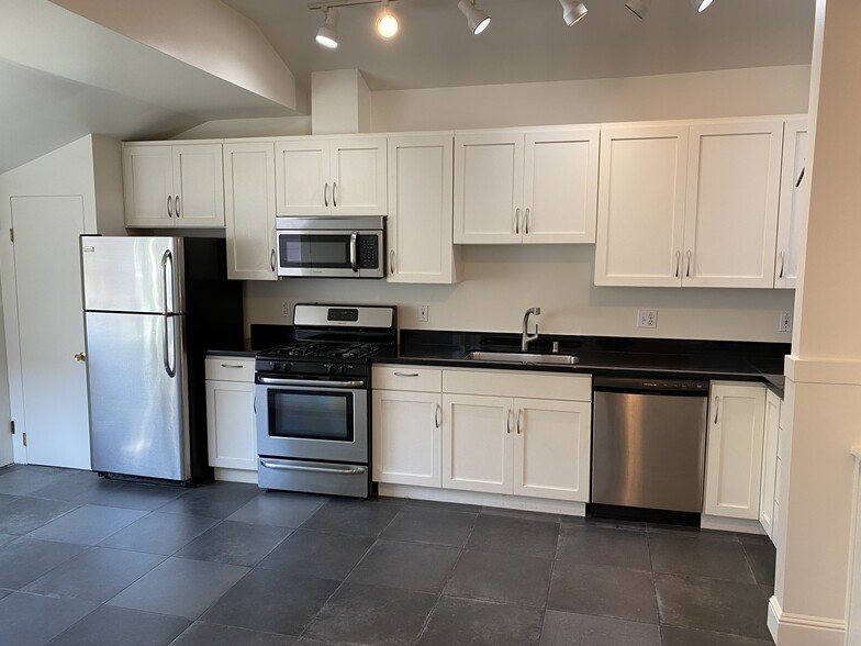 Kitchen-1 - 328 Utah St