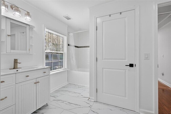 Building Photo - 240 E 5th Ave