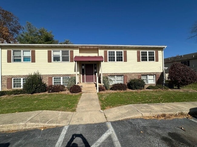 Building Photo - Leola 2 Bedroom 2nd floor