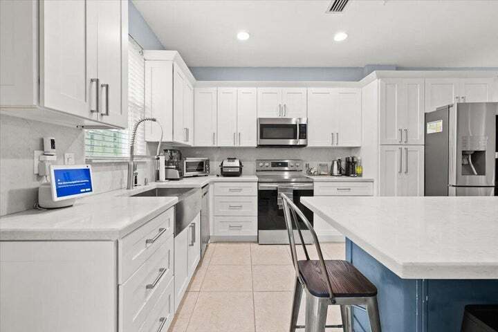 Building Photo - 130 Emerald Creek Ter