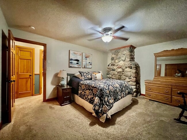 Building Photo - 7560 N Shore Circle North