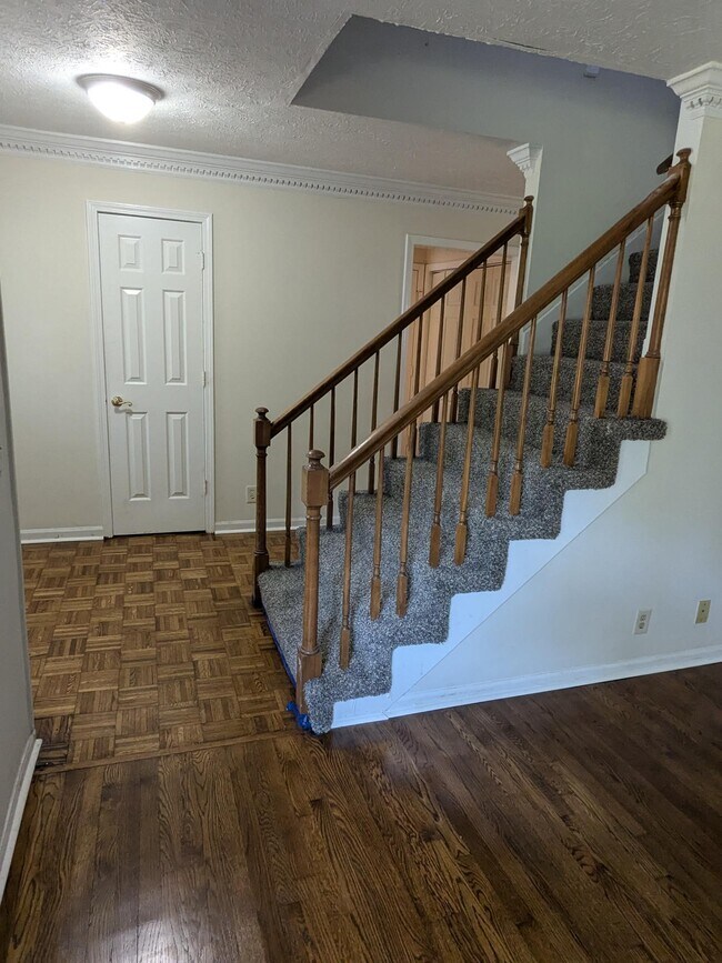 Building Photo - 1117 Elkader Ct S