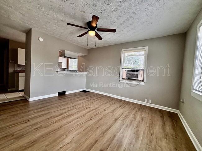 Building Photo - 231 E Xenia Dr