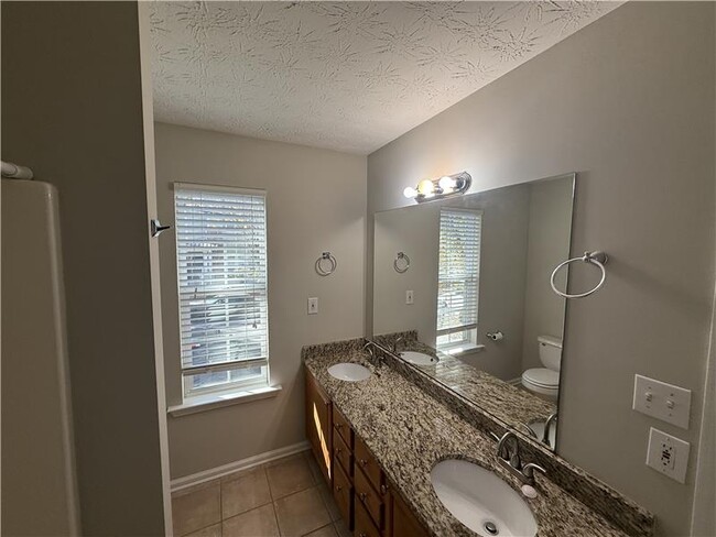 Building Photo - 27 Montgomery St SE