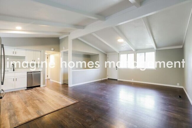 Building Photo - Freshly Renovated 3 Bedroom 1.5 Bath Home ...