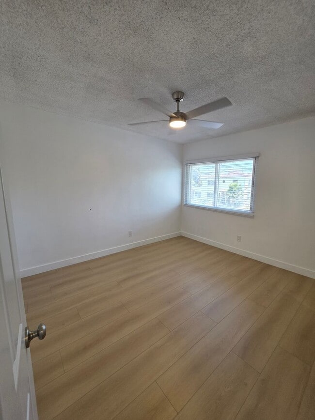 Interior Photo - 611 S Fir Ave