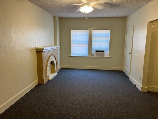 Building Photo - Updated Studio in the Paseo District