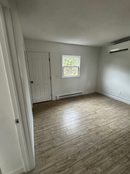 Building Photo - 100 Main St