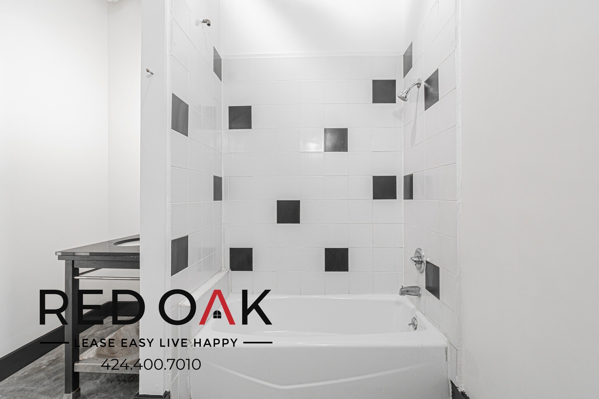 Building Photo - 620 Main St