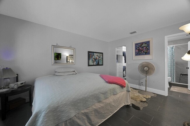 Building Photo - 203 Lake Carol Dr