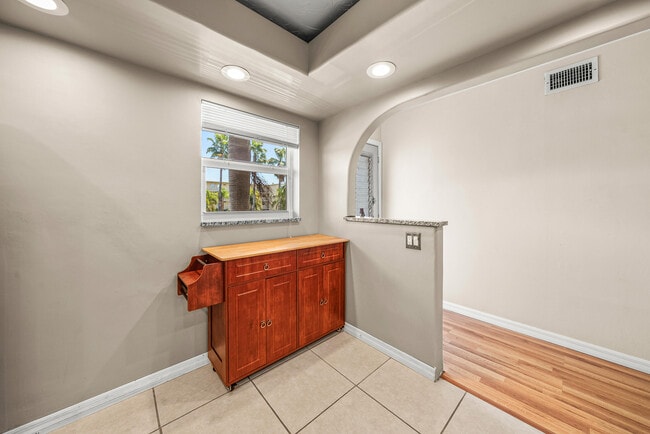 Building Photo - 2615 NE 1st Ct