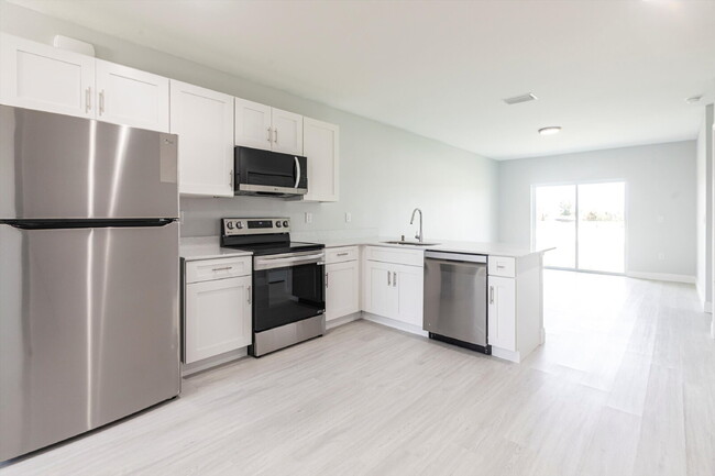 Building Photo - BRAND NEW Construction, 3 bed / 2 bath Ren...