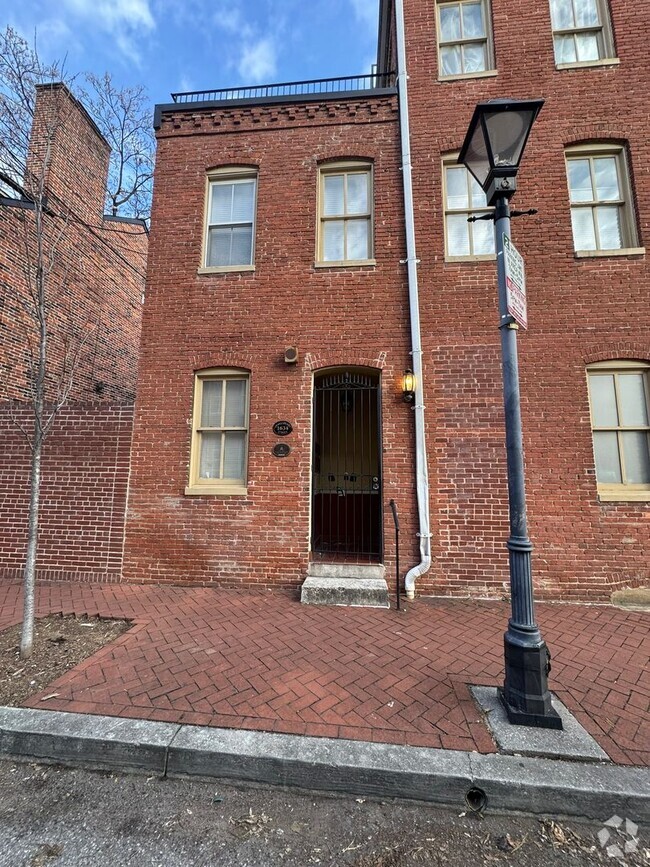 Building Photo - Cute studio in historic Fells Point bldg, ...