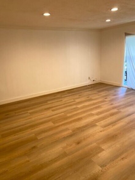 Building Photo - 730 N Eucalyptus Ave