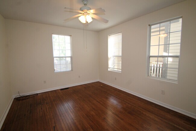 Building Photo - 216 W 38th St