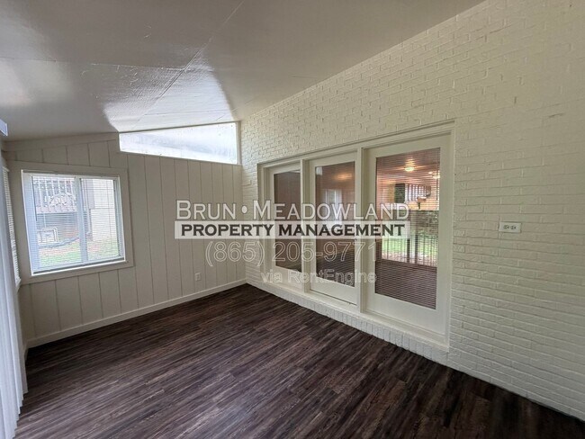 Building Photo - 10409 Victoria Dr