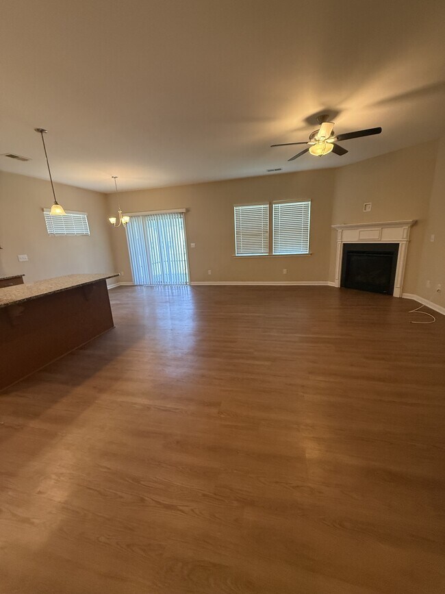 Building Photo - 222 Skyway Dr