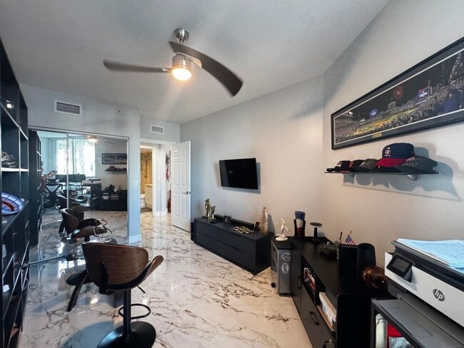 Building Photo - 2/2 in Marina Grande